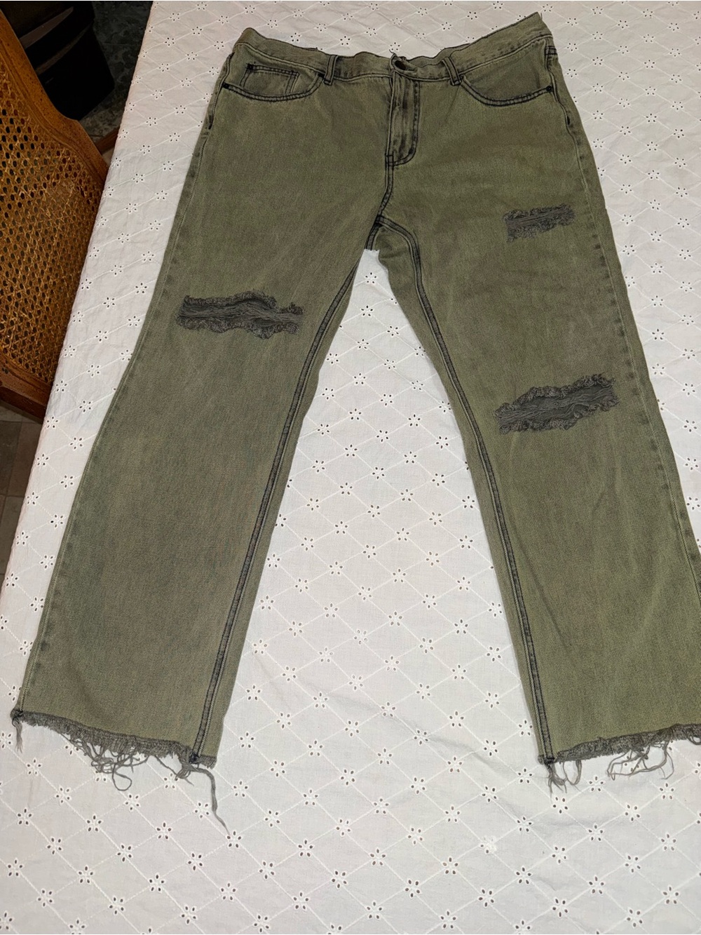 BDG Cowgirl Jean olive green distressed jeans size 32